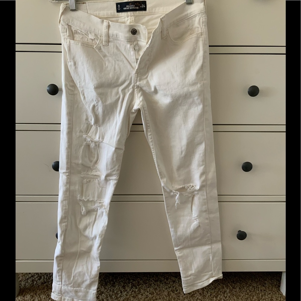 Hollister distressed white denim jeans. Size 0. No stains.